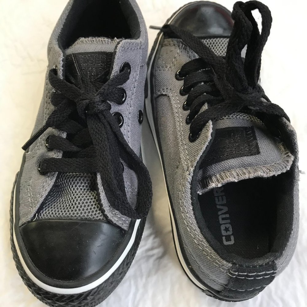 Kids COVERSE All Star Gray & Black Low top with padded tongue Size 11